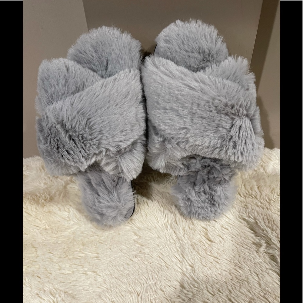 FamiPort Crisscross Fuzzy Grey Slippers. NWT